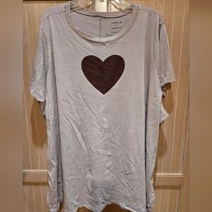 Torrid Classic Fit "Heart" Tee 5X EUC